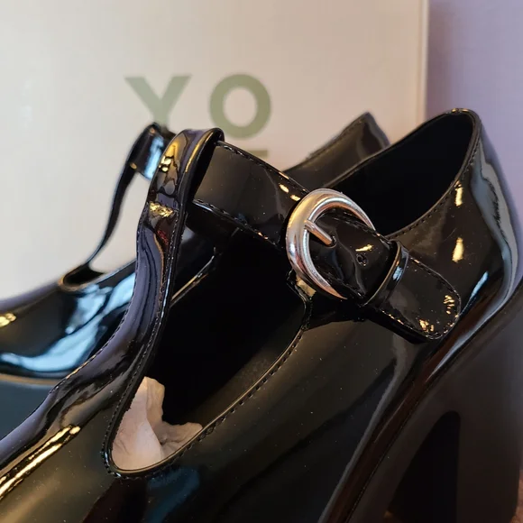 Yoki 1990s Leatherette Platform T Strap Pumps - Picture 6 of 9